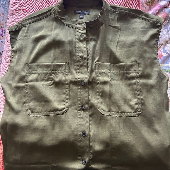 Banana Republic Factory Woman’s Olive Green blouse - Picture 1 of 6
